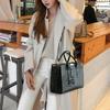 Luxury Crocodile Pattern Shoulder Crossbody Bag Women Large Capacity Handbag Tote Bag Fashionable Versatile Handbag for Work