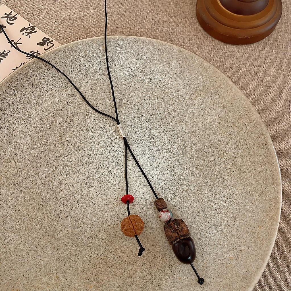 2025 Bohemian Ethnic Choker: Light Luxury Clavicle Necklace for Women