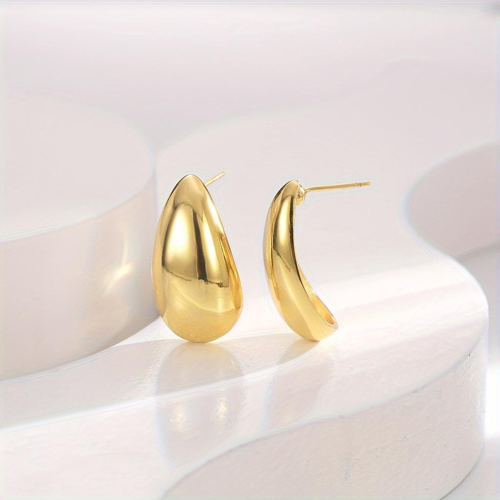 Unique Golden Color Waterdrop Shaped Earrings Personalized Stud Earrings Fashionable Ear Jewelry for Women Girls Suitable for All Seasons