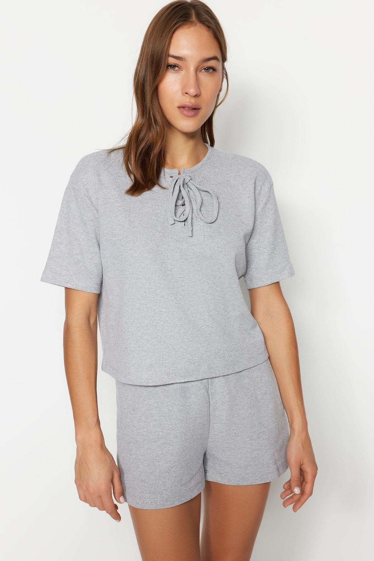 

Серая трикотажная блуза из вафельной ткани THMSS22BZ0584