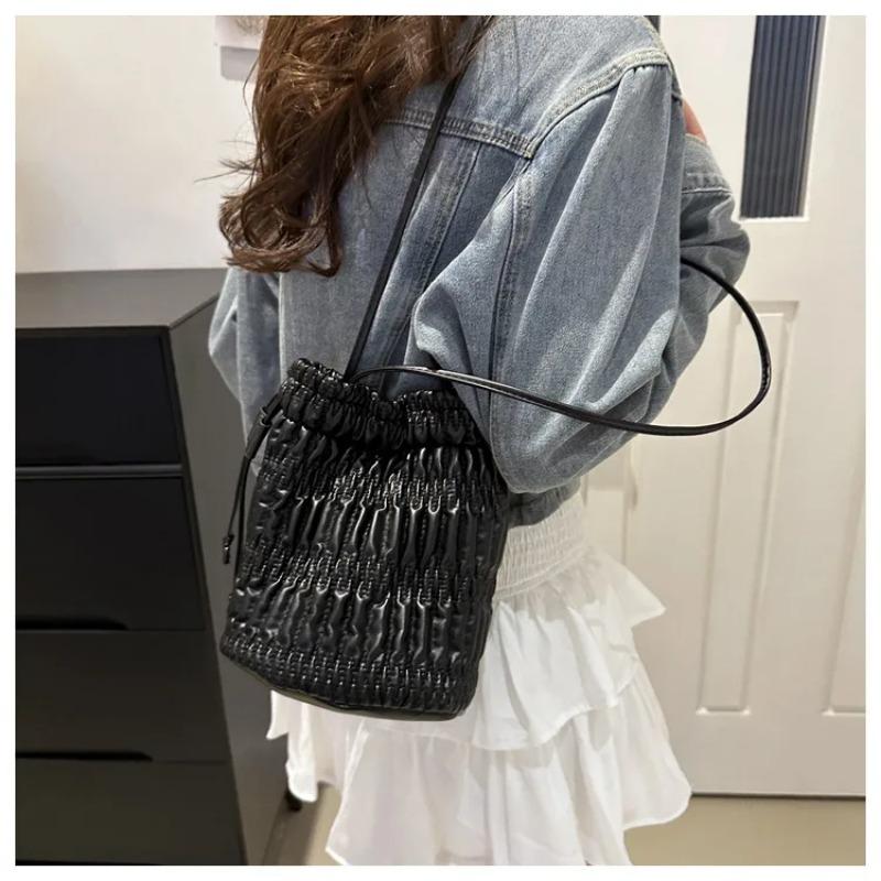 Серебряные плиссированные сумки-ведра на шнурке — фото 19