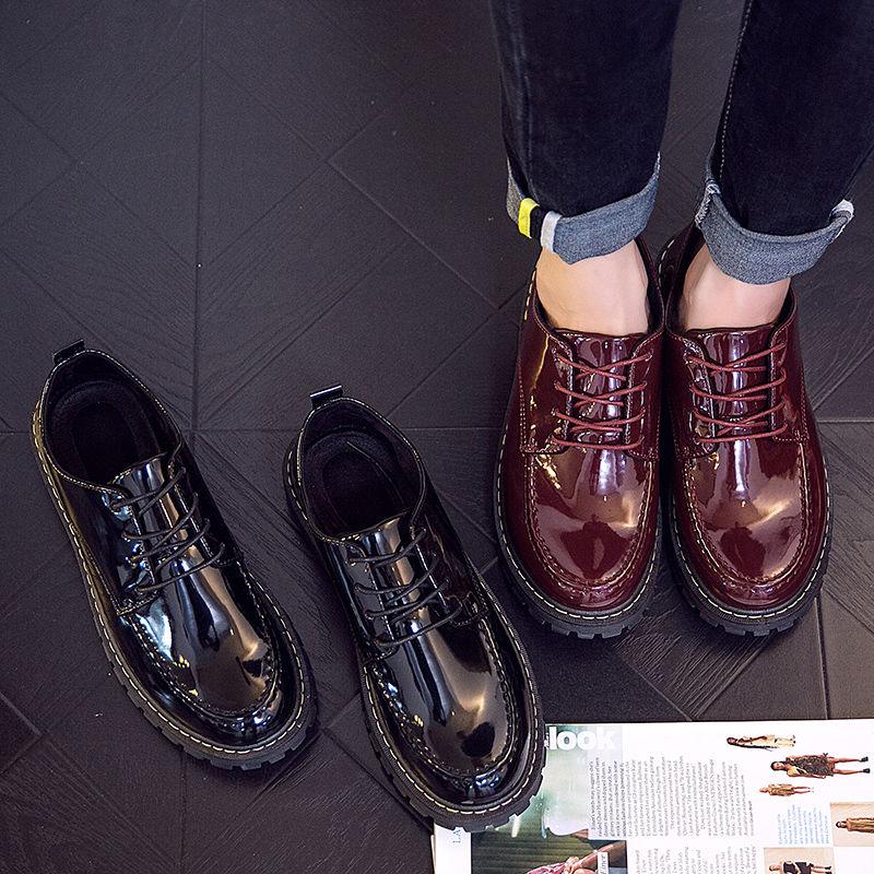 Svarta Herrskor med Rund Tå, Snörning och Tjock Sula, Rea Nya i Retro Lyx Äkta Bekväma 2025 Herrskor i Läder