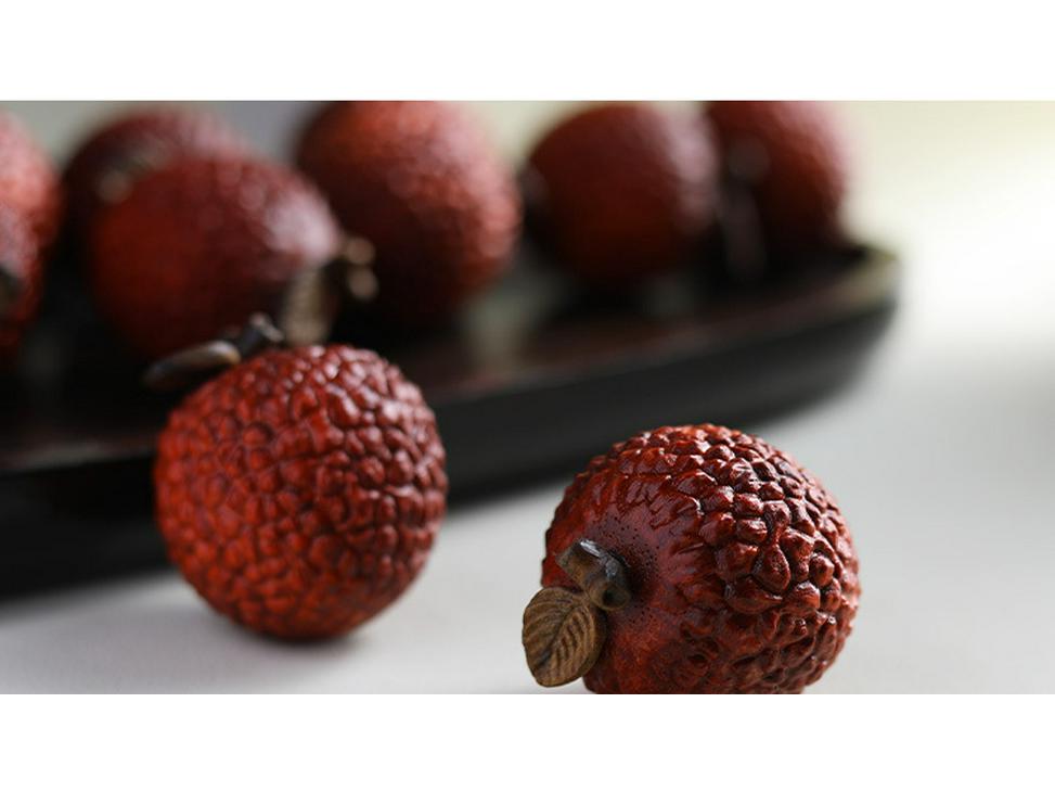 Purple Sandalwood Lychee Wenwan Handheld Ornament: Agarwood Craft for Office Tea Table.