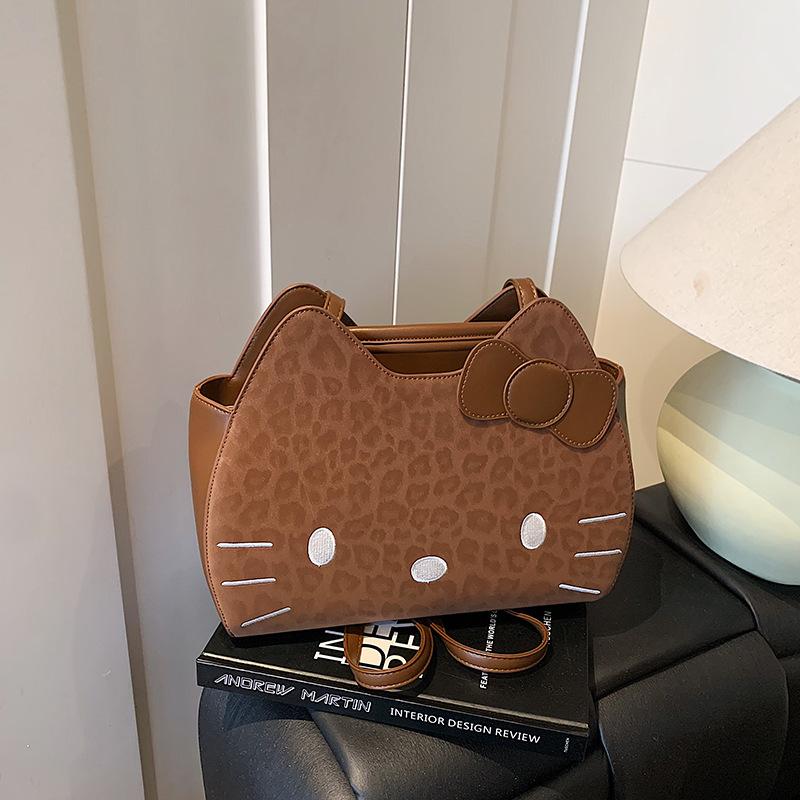 

Осень и зима новая трендовая сумка через плечо нишевый дизайн повседневная сумка 2025 модная женская сумка-тоут большой вместимости