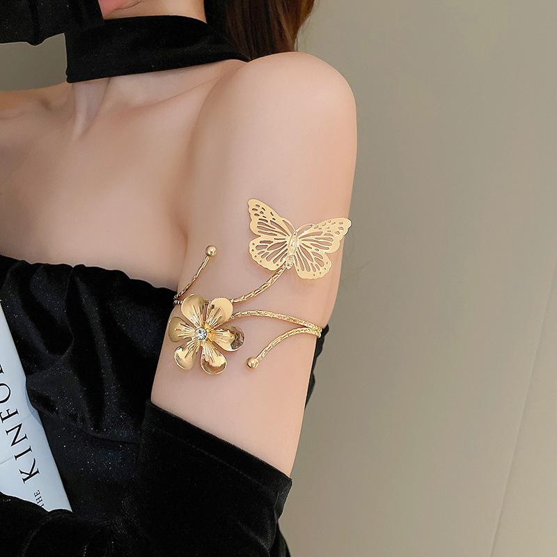 European-American Open Arm Cuff Bracelet - High-End, Versatile, and Exaggerated Fashion Jewelry for Women