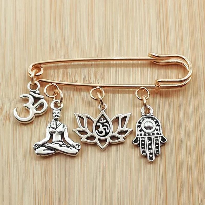 

Vintage Yoga Themed Brooch - Om Symbol, Lotus & Hamsa Hand Charm Pin for Daily Wear, Great Gift for Yoga & Meditation Lovers золотий