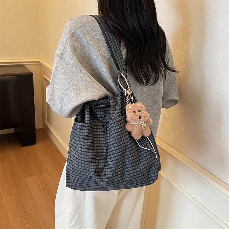 Women Shoulder Bag Lightweight Large Capacity Drawstring Crossbody Bag for Daily Commute Simple and Casual Texture Storage Bags