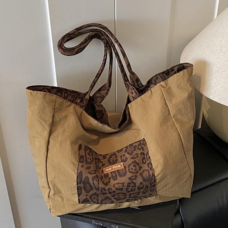 Autumn new niche leopard print canvas bag women's large capacity reversible shoulder bag simple casual commuter bag for work