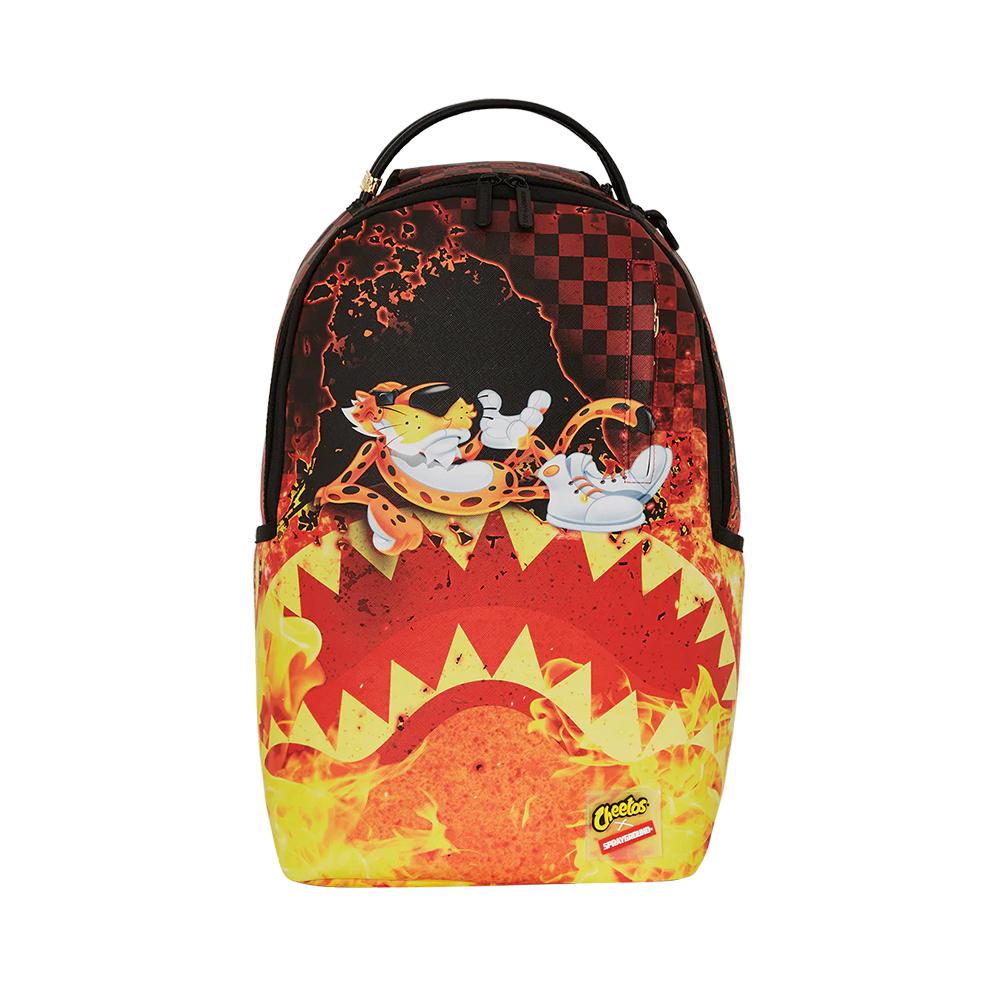 Sprayground x Cheetos sadarbība Haizivs karikatūra