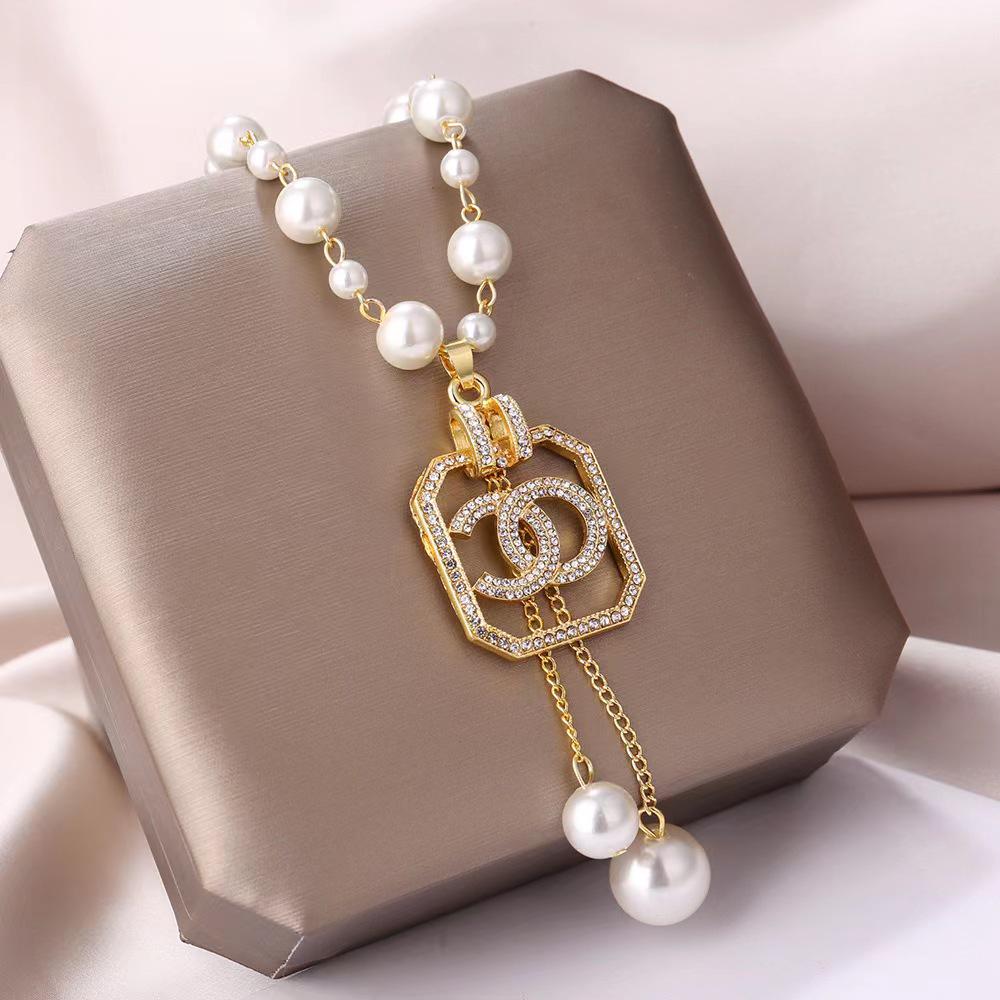 Korean Pearl Necklace: Luxurious Long Sweater Chain for Autumn/Winter