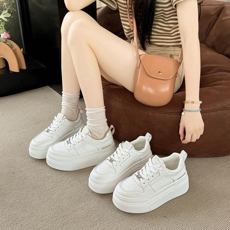 2025 New Thick-soled Lace-up Simple Little White Shoes for Women In the Spring of 2025, Thin and Versatile, Popular Niche Fashion Display