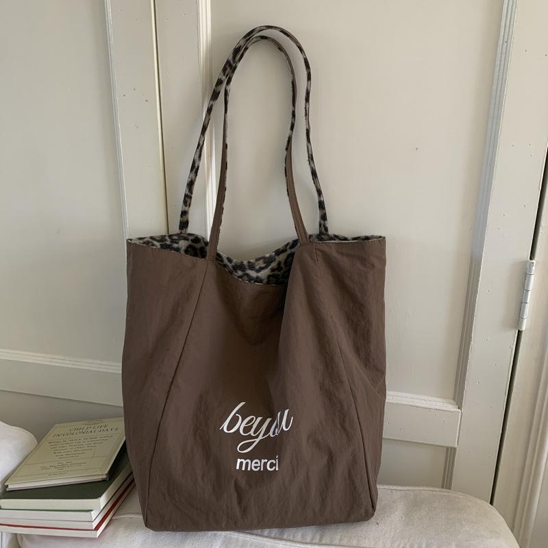 

Повседневная полосатая двусторонняя парусиновая сумка женская осенне-зимняя ленивая большая вместительная хозяйственная сумка-тоут, сумка-тоут, сумка через плечо коричневый