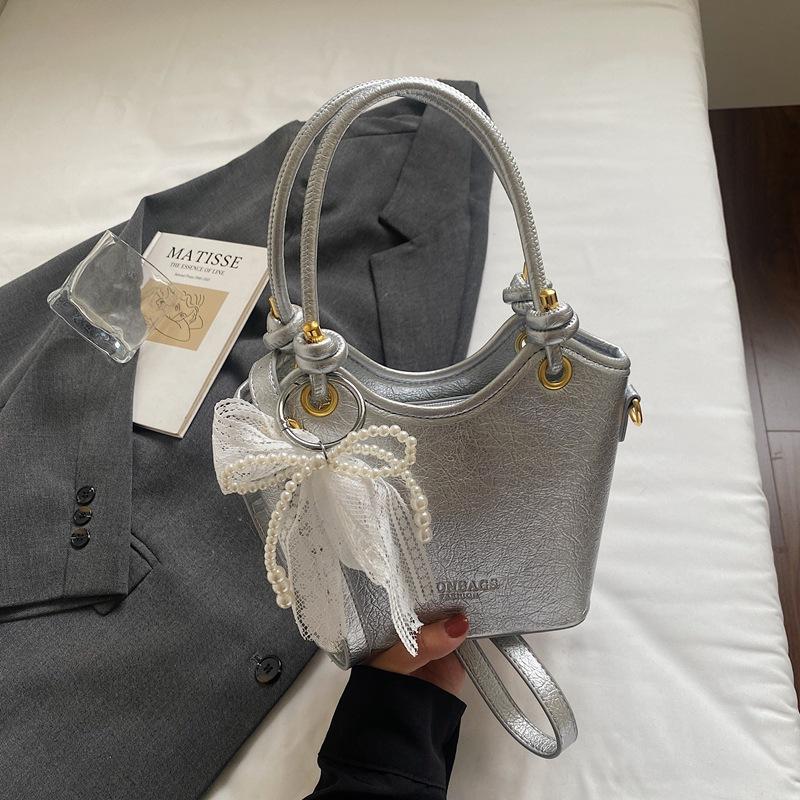 

2025 new niche messenger bag portable bucket bag fashionable foreign casual women s bag large capacity women s bag серебряный