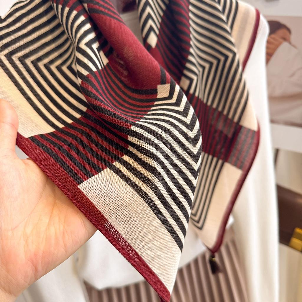 Spring and Summer Simple Versatile Printed Silk Scarf Women's Fashion Versatile Geometric Square Scarf Daily Commuter Shawl Batch