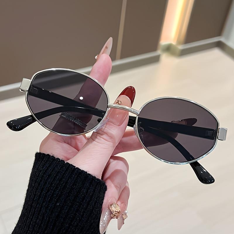 Retro Round-Frame Women's Glasses with Tortoiseshell Arms Decorative Lens Non-Prescription Oval Eyewear