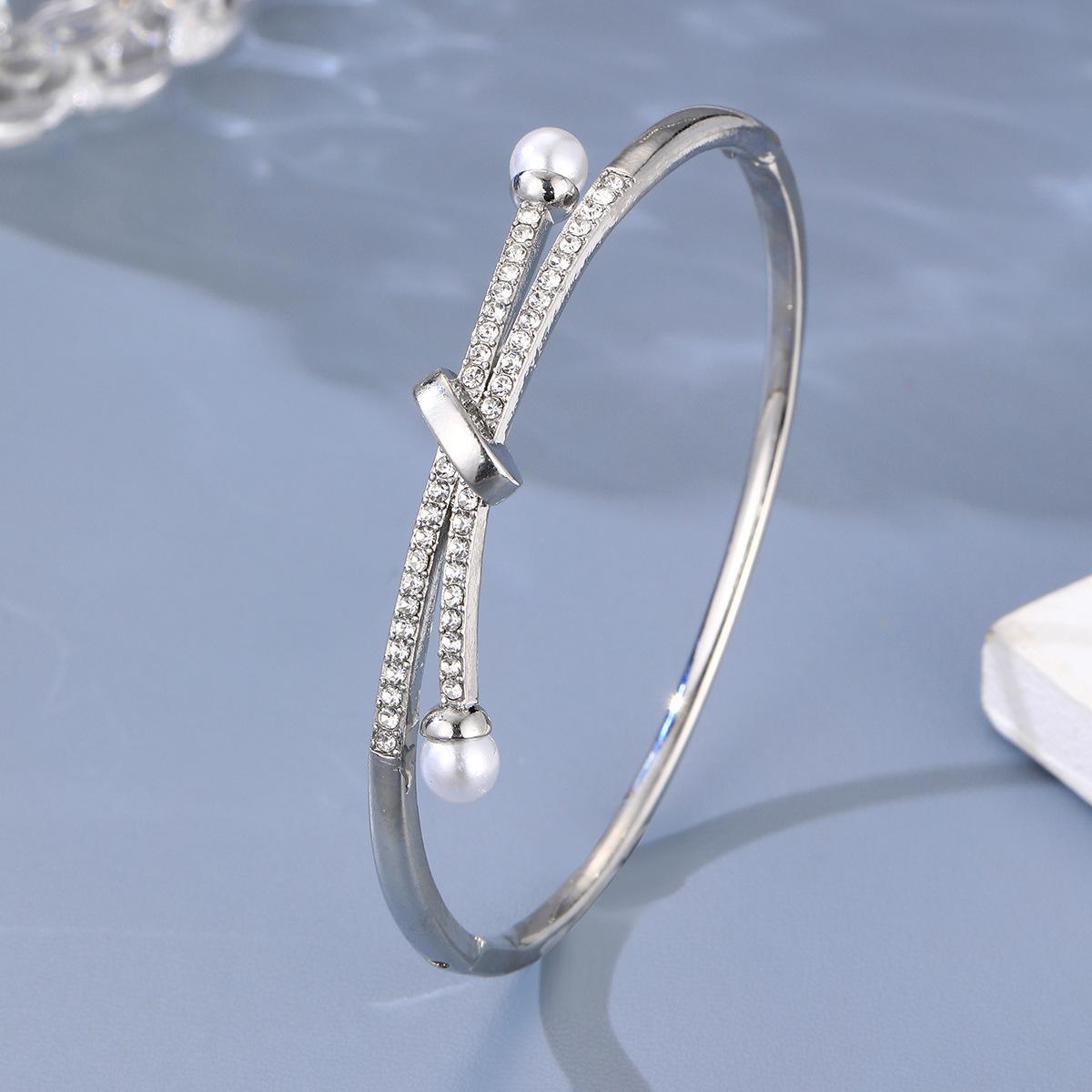European & American Light Luxury Niche Design Personality Bracelet - Simple, Fashionable Wristband Jewelry серебряный