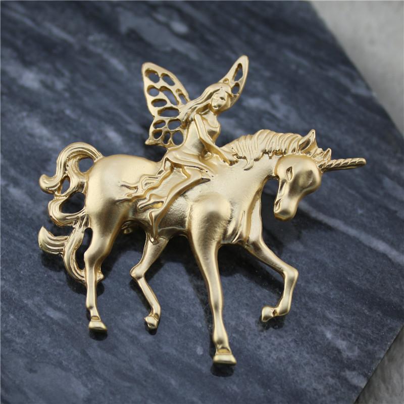 Creative Baroque Angel Pony Horse Brooch Pin Badge Clothing Suit Corsage Women High-End Brooch Jewelry Accessories Gift