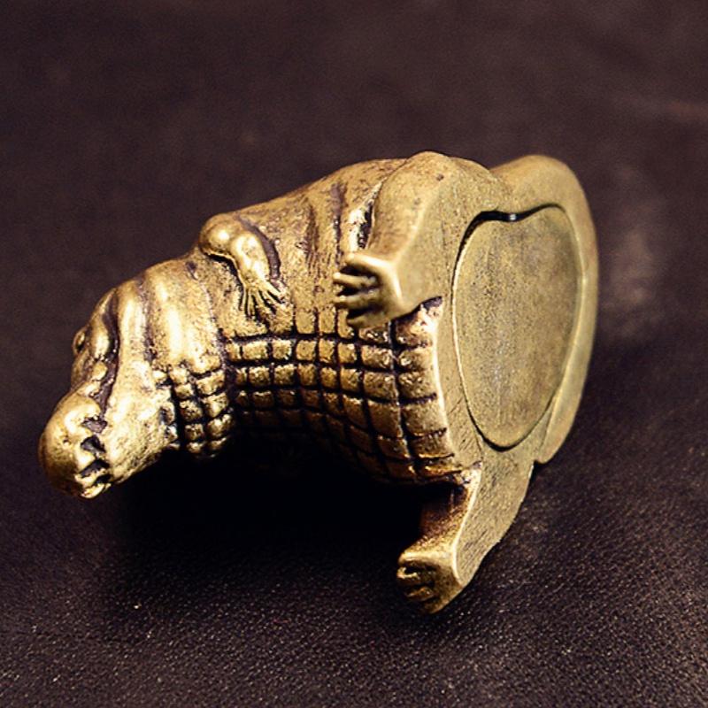 1 Stück reines Messing Vintage Krokodil Hohlornament Mini Schreibtischdekoration Altes Kupfer Kulturelle Kuriositäten Dekorative Figuren