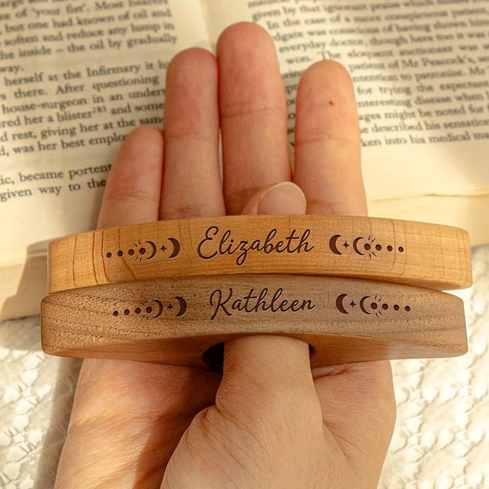 

1 Piece of Random-Colored Wooden Book Page Holder, Reading Page Clip, Book Press, Lazy Reading One-Handed Bookmark,