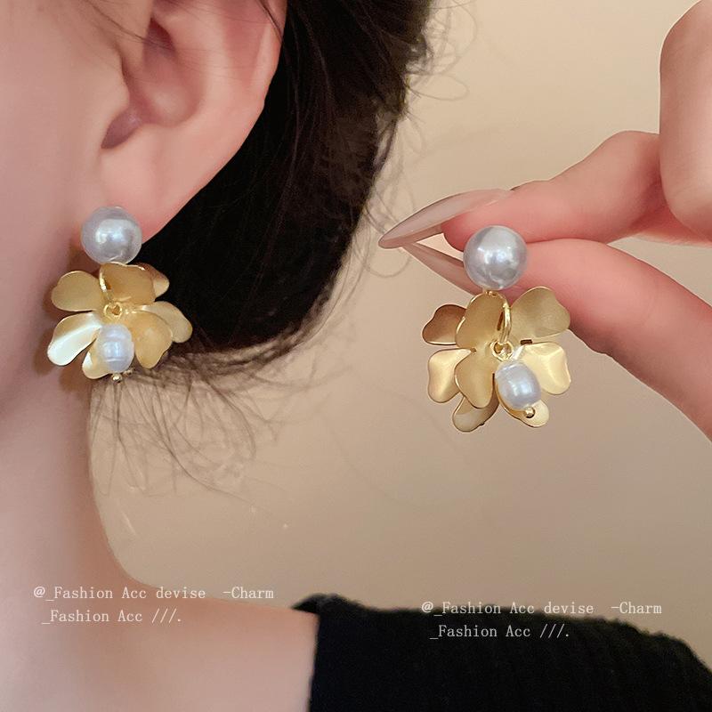 Silver Needle Freshwater Pearl Flower Earrings French Retro Simple Temperament Earrings Premium Versatile New Earrings Women