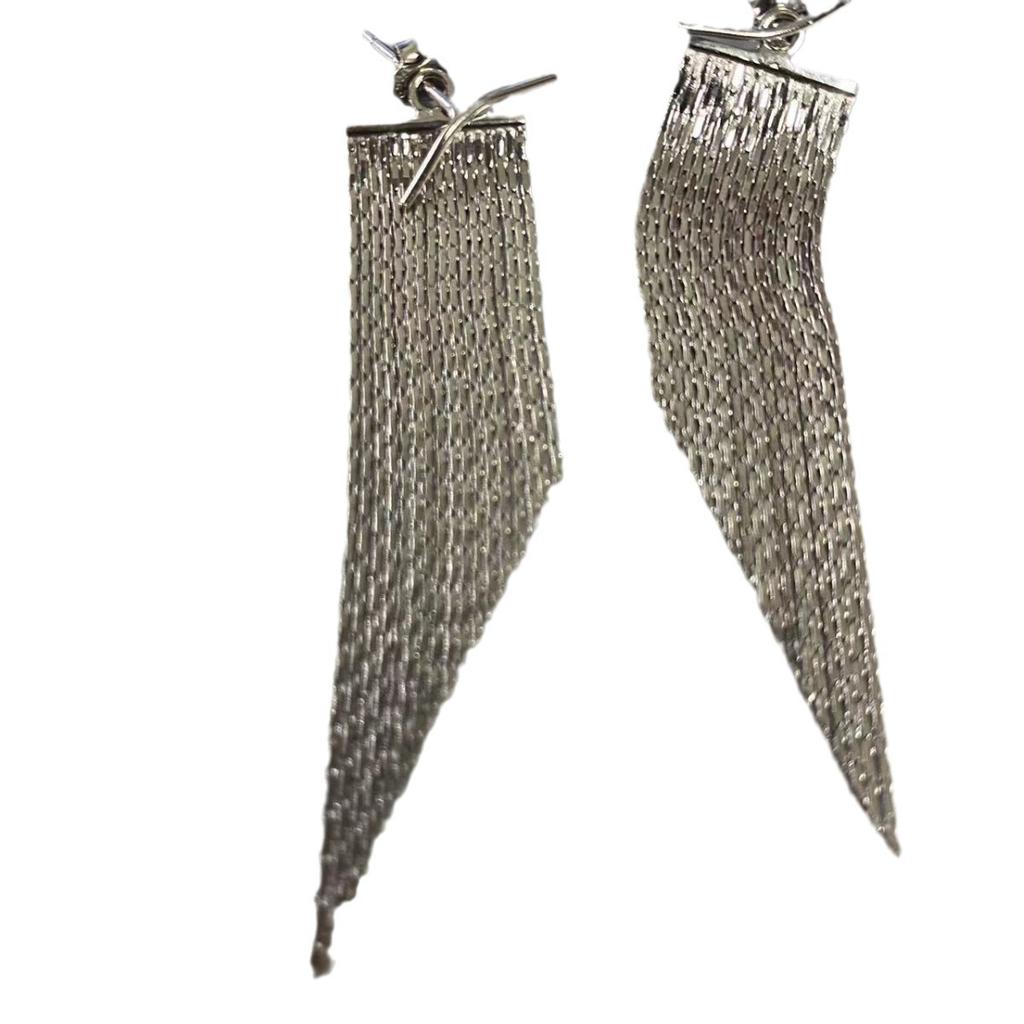 Women's Fashion Light Luxury Dimple Tassel Earrings, Niche Light Luxury High-end Feeling, White Gold Vacation Style Long Earrings
