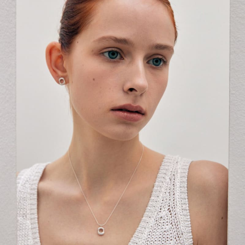 onill 05-10 Embrace (Earring)