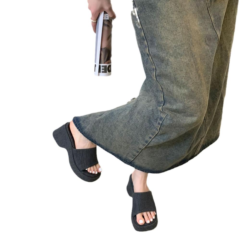 Keilabsatz Zehenfreie Hausschuhe Damen Sommerkleidung Muffin Dicksohlige Hochhackige Coole Hausschuhe Sandalen