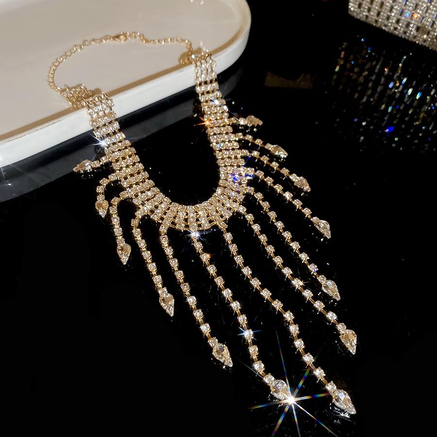 Exquisite Rhinestone Water Drop Tassel Necklace - High-End Retro Court Style Clavicle Chain.