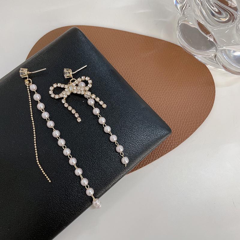 

Retro Asymmetrical Pearl Tassel Earrings with S925 Silver Needle for Women