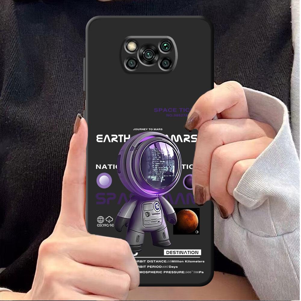 Cute Astronaut Phone Case for Xiaomi Poco F4 C40 X4 F3 GT M4 5G M3 F1 X3 NFC X3 Pro M3 Pro X3 GT X4 NFC F3 GT TPU Soft Black