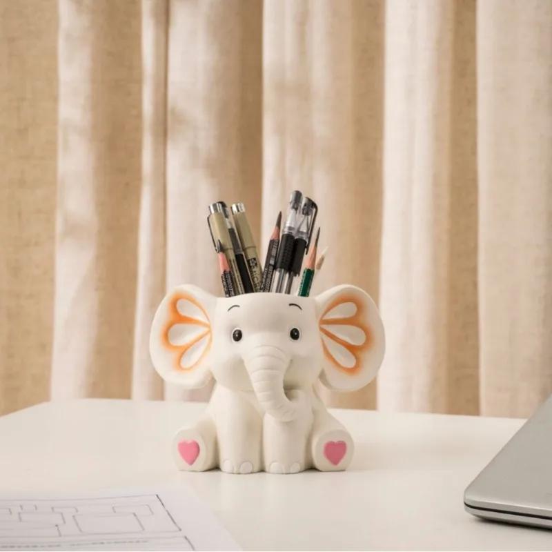 Creative and Cute Elephant Pen Holder Storage Ornament Cartoon Animal Office Desktop Decoration Resin Crafts Home Accessories