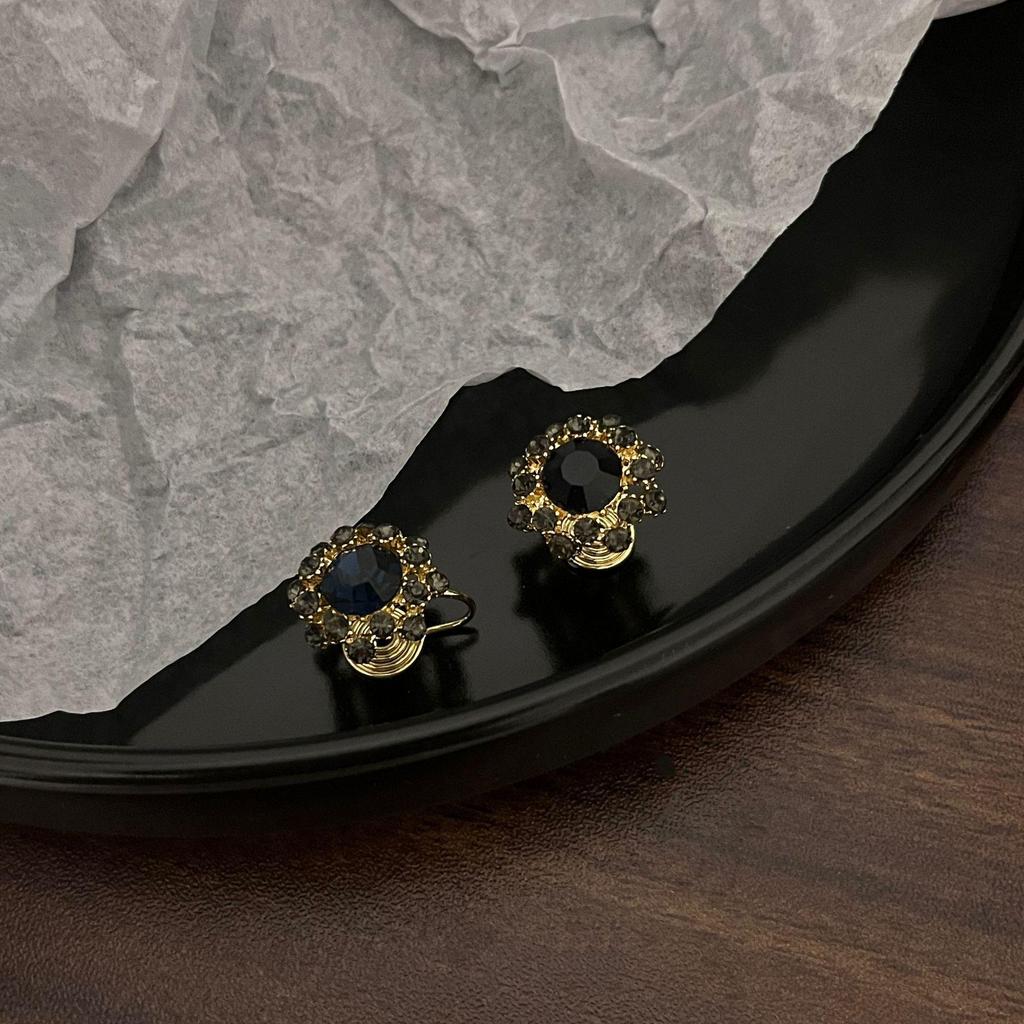 Pearl Mosquito Coil Disc Ear Clips: No-Pierce, Elegant French-Style Earrings for Women
