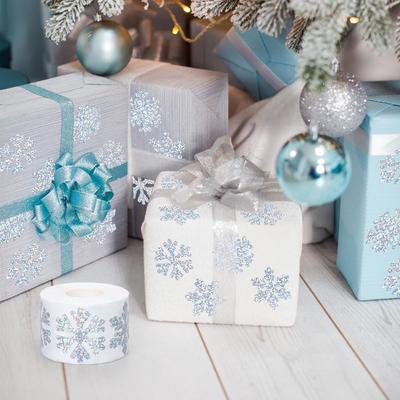 500 Stück/Rolle Laserart Weihnachtssticker Schneeflocke Dekoratives Papier Schneeflockensticker Wasserdichte Reflektierende Etiketten
