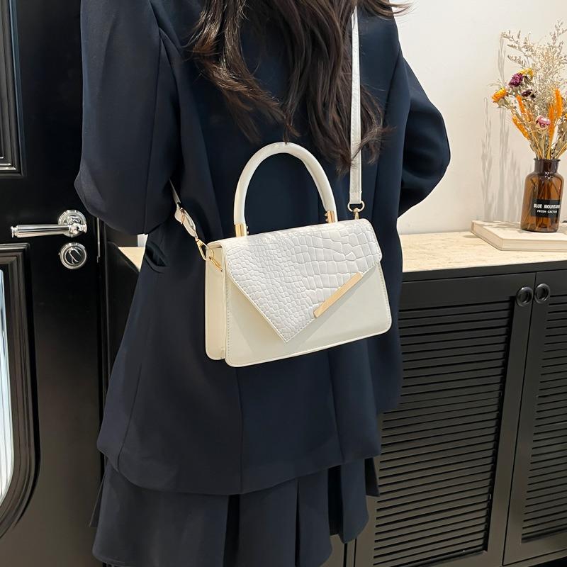 Casual and Simple Spring Niche Design Small Square Bag New Trend Fashionable Women's Shoulder Messenger Bag