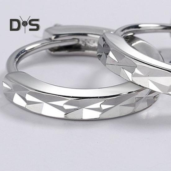 1 pár dámských náušnic Huggie Geometrický kosočtverec s povrchem z leštěné slitiny malé kruhové náušnice pro každodenní párty šperky do uší