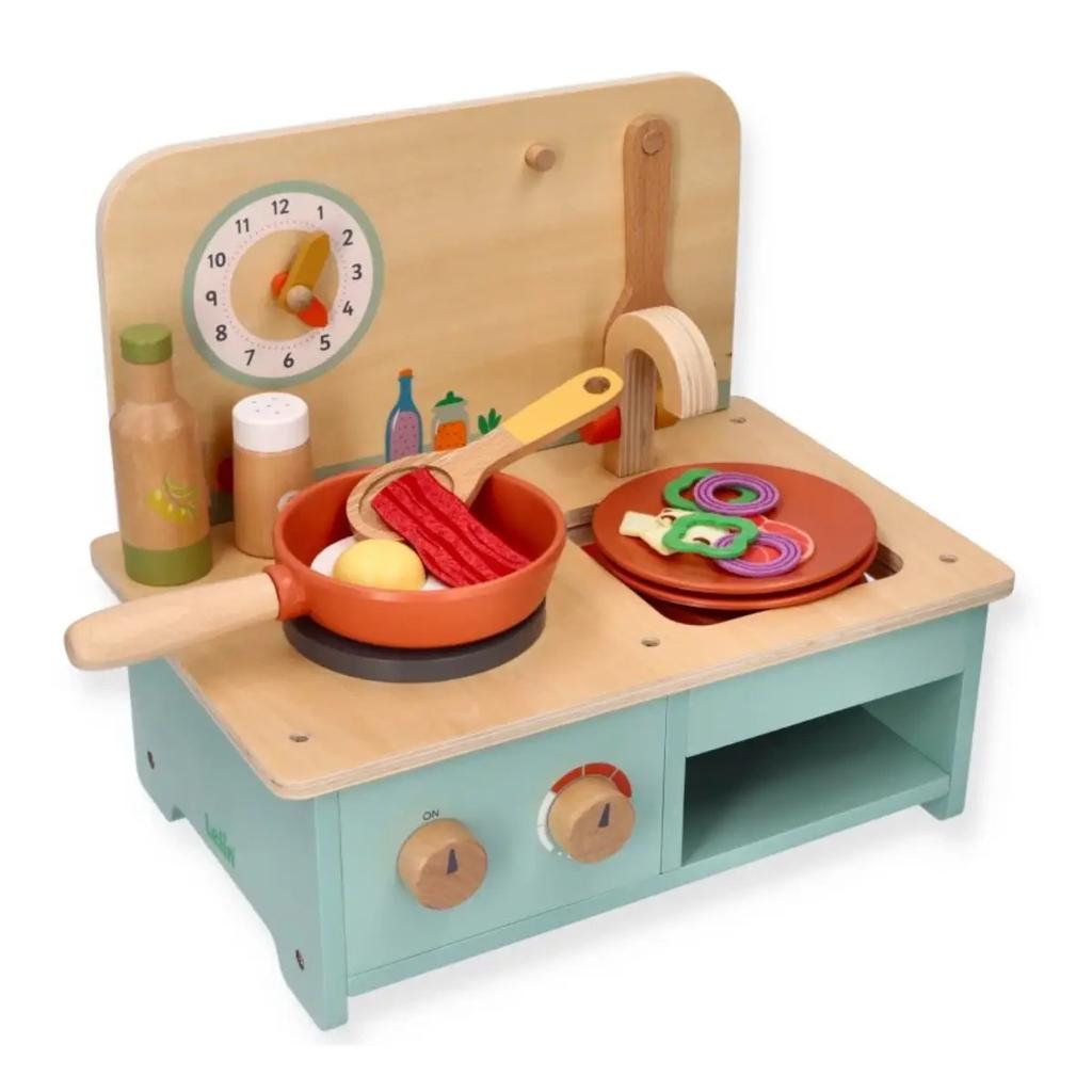 Kleine Holzspielküche mit Zubehör
