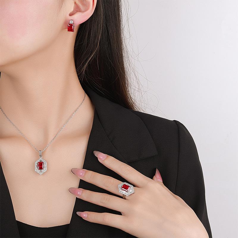 Autumn And Winter Jewelry Set High Carbon Diamond Ice Flower Cut Copper Inlaid With Chinese Red Set Main Stone 8 * 10