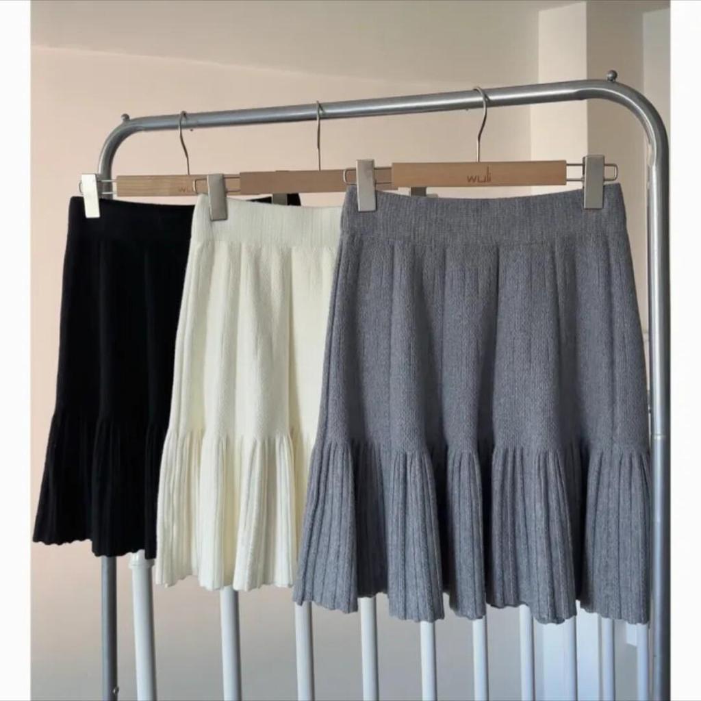 MIU Style 2025 Fall/Winter Knit Pleated A-Line Mini Skirt - Versatile and Slimming
