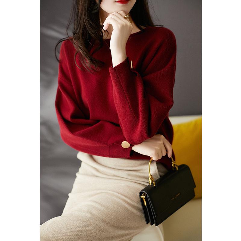 Petite Age-Reducing Red Wool Pullover - Stylish Autumn/Winter Low Round Neck Sweater