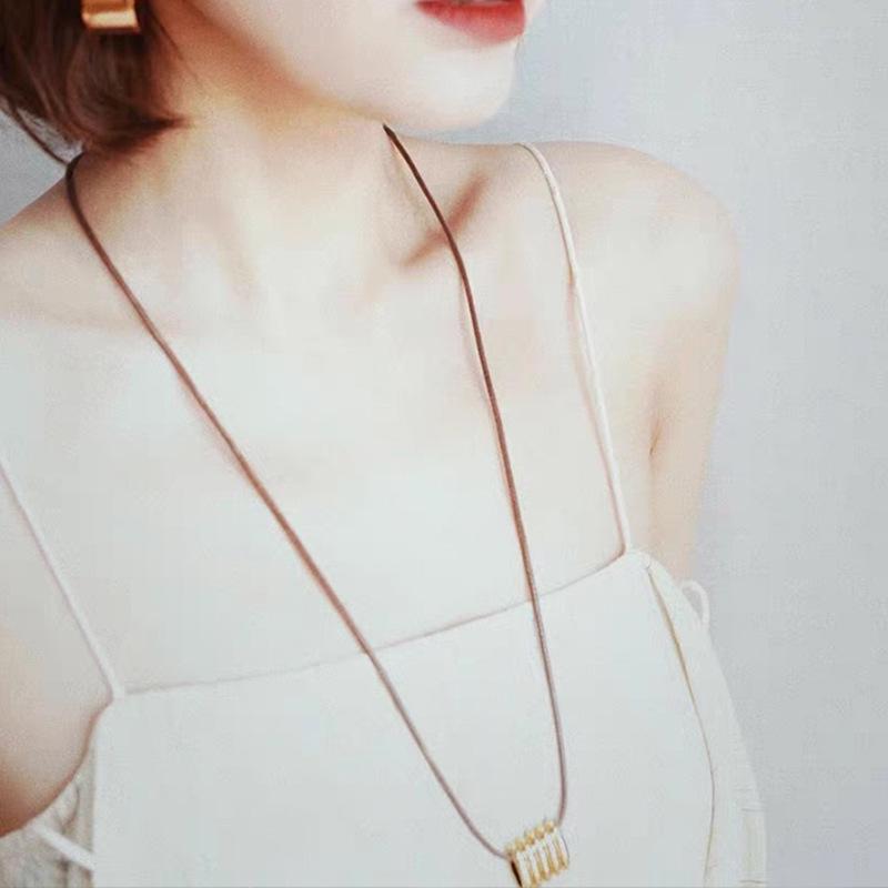 Celebrity Style Multi-Wear Leather Cord Choker with Textured Metal Square