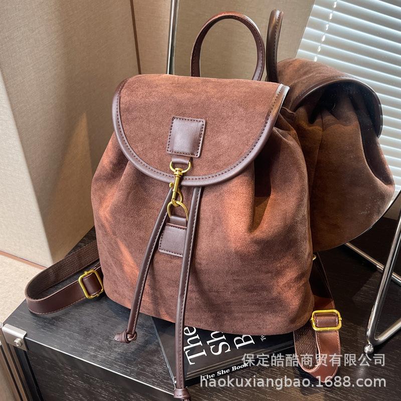 Large capacity bag 2025 new casual versatile backpack women's portable bucket bag matte retro going out backpack