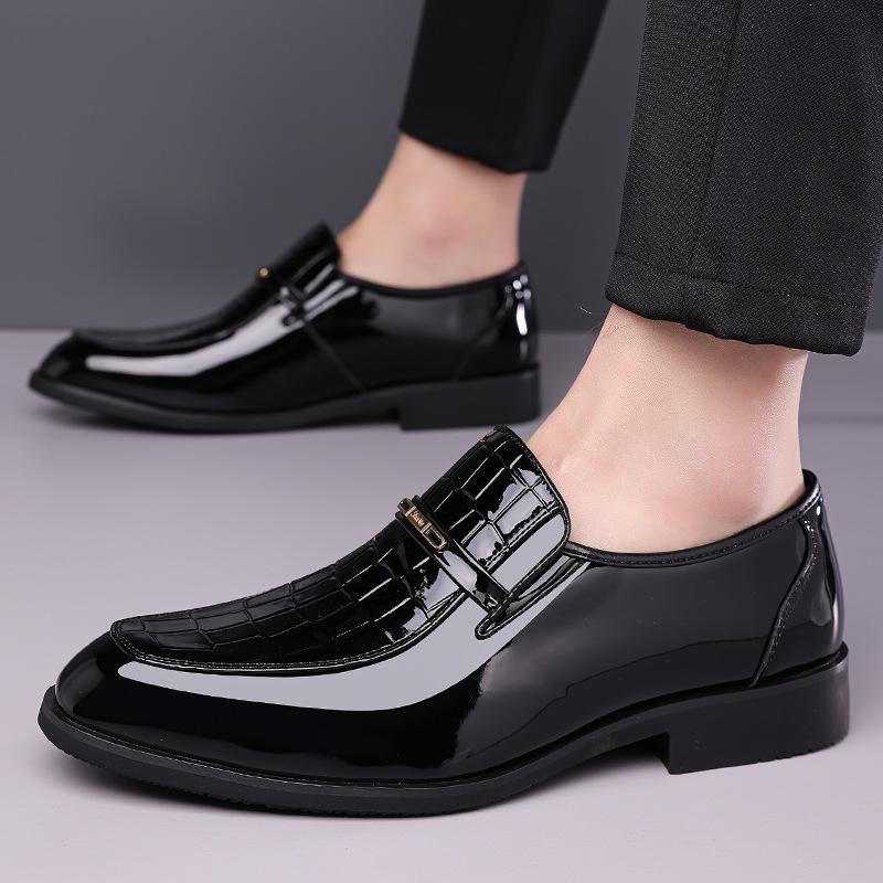 Britain Trend New Pointed Glossy Patent Leather Shoes For Men Slip On Casual Metal Buckle Loafter Formal Dress Footwear