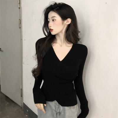 Black Deep V-neck Knitted Bottoming Shirt Popular for Women In Early Autumn, Irregular Slim Fit with Collarbone Long-sleeved Top