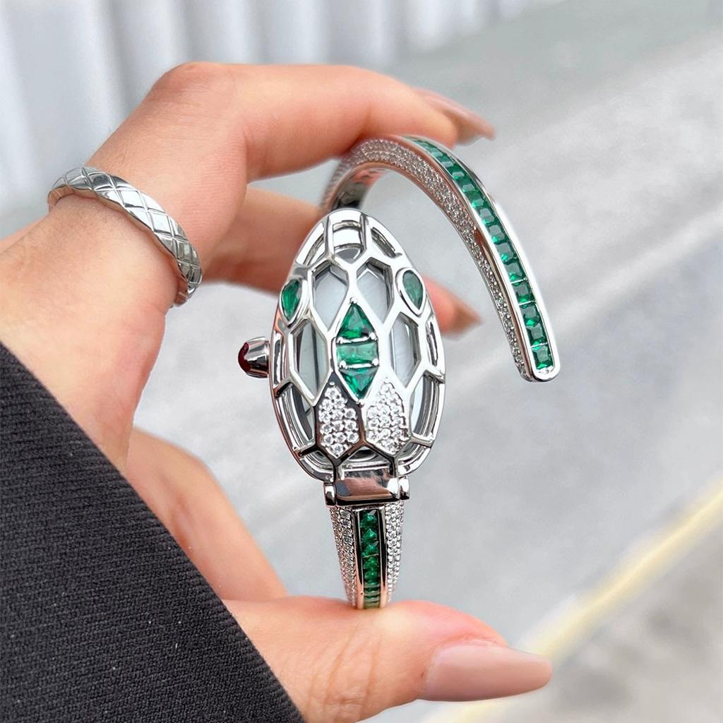 Bracciale Serpente Multicolore Orologio al Quarzo Incrostato di Diamanti Testa di Serpente Colorata Quadrante Nascosto Movimento al Quarzo Orologio da Donna