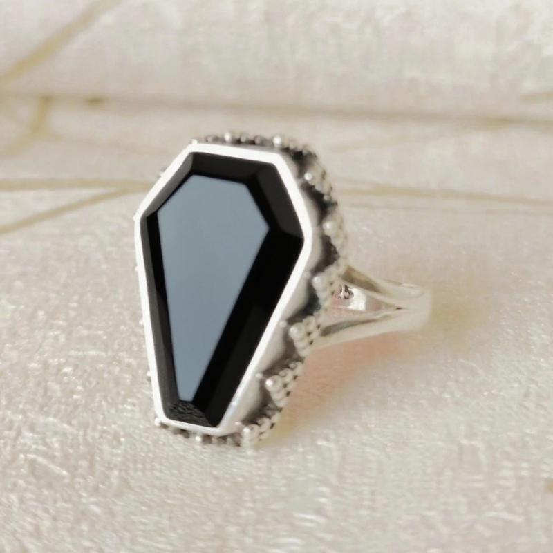 1Pc Retro Imitate Garnet Coffin Shape Y Ring For Women Boho Y Ring Punk Gothic Halloween Party Jewelry Gift For Her