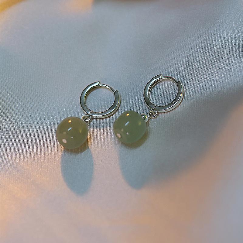 Hetian jade earrings, new popular model, new Chinese retro style ear cuffs, niche design earrings for women A pair of Hetian jade ear