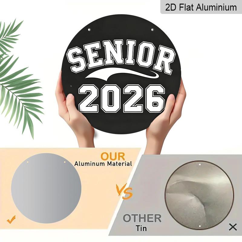 2D flache Aluminium-Wanddekorationen zum Thema Abschluss, in verschiedenen Größen erhältlich, im schwarz-weißen amerikanischen Varsity-Stil gehalten, was sie zu einer