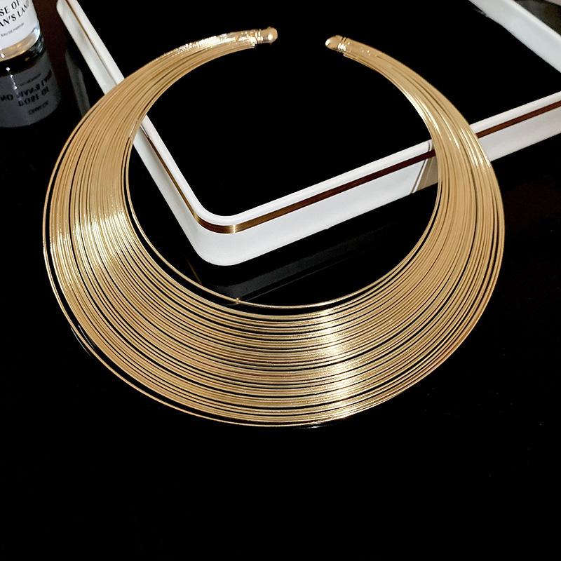 Ensemble de colliers géométriques multicouches européen et américain: Chaîne de clavicule de luxe rétro Accessoires de mode