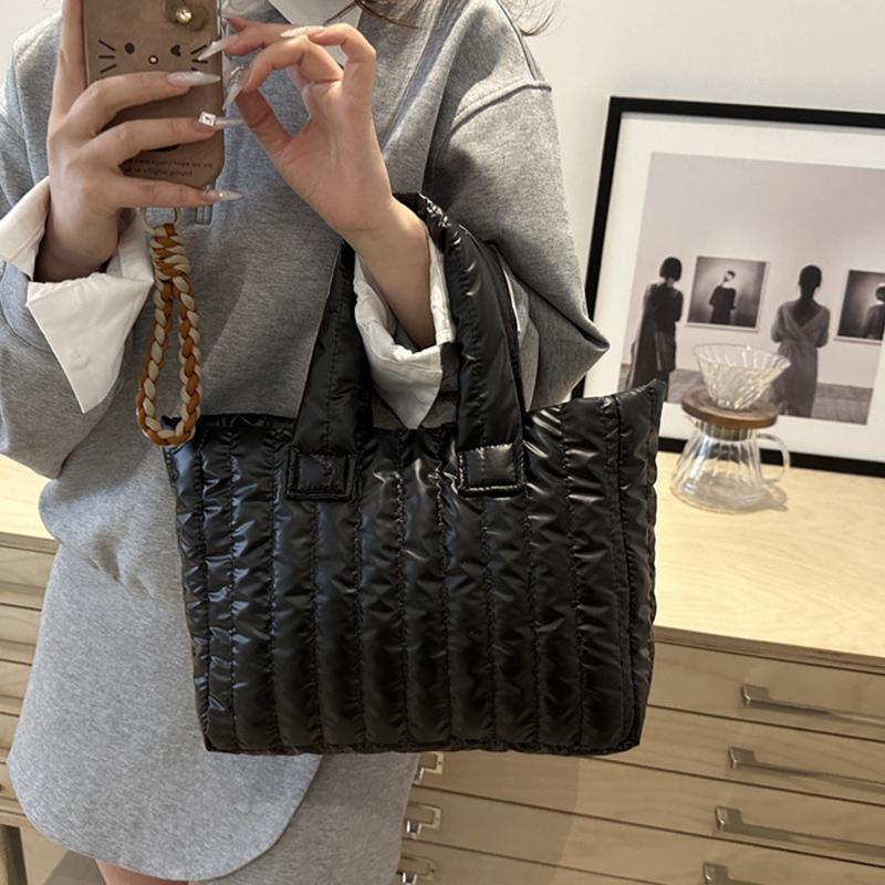 Large Capacity Quilted Tote Bag for Women Elegant Padded Solid Color Shoulder Bag for Vacation Casual Commuting Handbags
