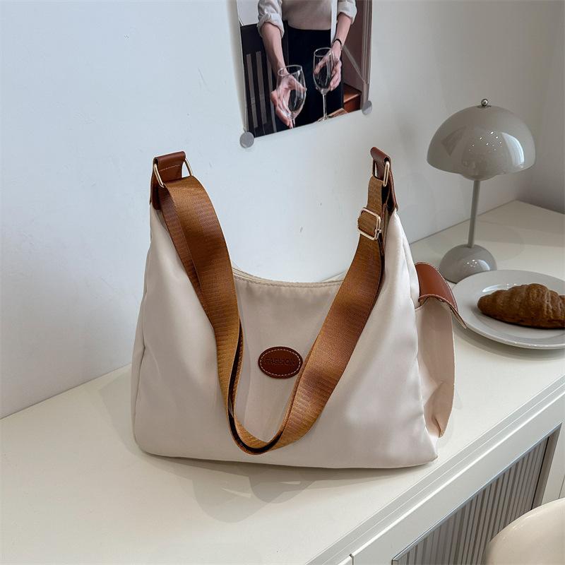 

Solid color casual large capacity lightweight versatile tote bag summer simple portable shoulder messenger bag going out bag белый